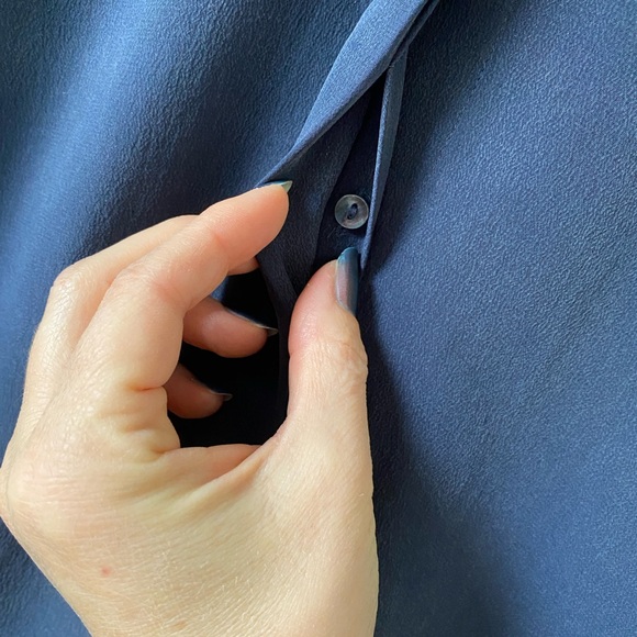 & Other Stories silk blouse, size 4, blue grey, 100% silk - Picture 5 of 10